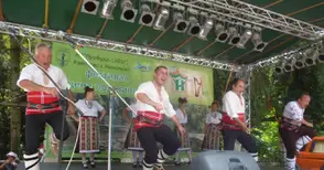 Липов чай и медовина поставят началото на „Сцена под липите“