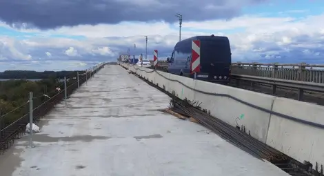 167 стоманобетонни панела тежащи колкото близо 500 автомобила са изработени досега за ремонта на Дунав мост при Русе