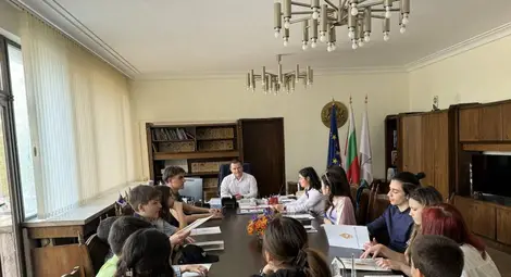 След успеха в Чикаго: Възпитаниците на русенската театрална школа &bdquo;Артистисимо&ldquo; се срещнаха с кмета Пенчо Милков