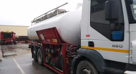 Цистерна с 6.8 т нелегална нафта хваната на път за бензиностанция