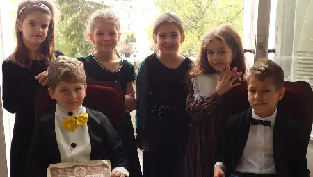 Деца градиха знания за Русе и България в библиотеката /галерия/ Деца градиха знания за Русе и България в библиотеката /галерия/