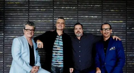 Китаристът на "Инексес" загуби пръст при инцидент