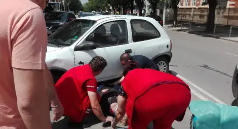 Неправилно пресичане и забранен обратен завой пратиха жена в болница Неправилно пресичане и забранен обратен завой пратиха жена в болница