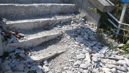 Кеят - строителен обект в руини, тишина и без строителите