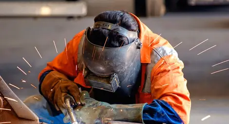 Промишлеността расте за четвърти пореден месец