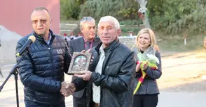 Икона на свети Димитър получи в дар черквата в Могилино