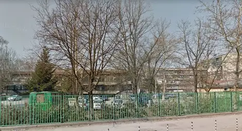 Пиян шофьор се издал, като се облекчил в двора на Второ районно