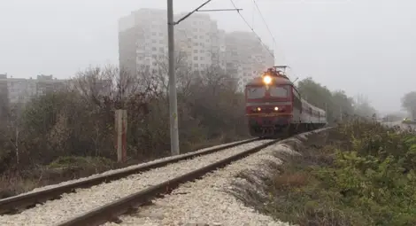 43-годишна жена оцеля под локомотив на фаталната пътека до Товарна гара