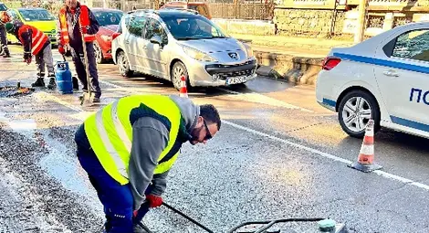Адвокат обяви, че ще води безплатно дела на пострадали от дупки по пътища и тротоари