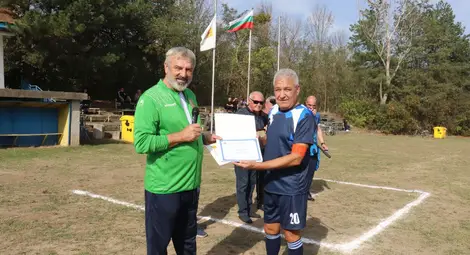 ФК &bdquo;Янтра&ldquo; &ndash; Ценово отбеляза 80 години от създаването си, областният управител игра в мача между ветерани и настоящи футболисти