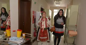 Баба Марта благослови за здраве пациентите в Онкодиспансера