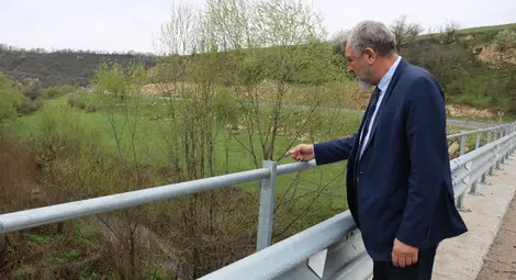 Драгомир Драганов извърши проверка&nbsp;  по поречието на река Черни Лом заради сигнали за замърсяване