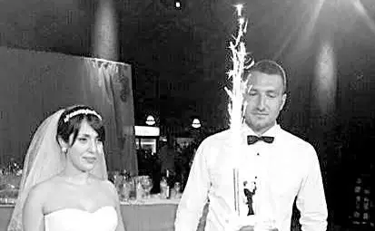 Младоженци дариха парите от сватбата си на болно дете