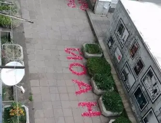 Влюбен младеж от София направи най-романтичното послание към любимата си 