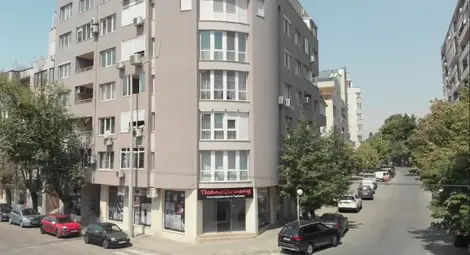 В тази сграда е новият магазин. Снимка: „Утро“ В тази сграда е новият магазин. Снимка: „Утро“