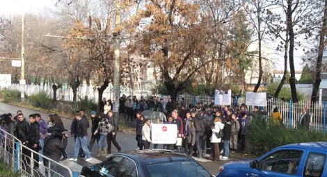 Съучениците на Первин стават застъпници на пътя