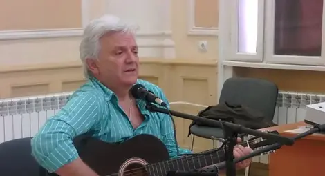 Поетът-бард Ивайло Диманов: &bdquo;Библиотеката е знаков символ в културната съкровищница на Русе&rdquo;