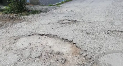 Два абсурда до един блок в &bdquo;Здравец&ldquo;