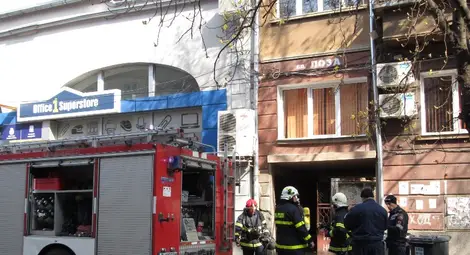 Димящ комин събра две пожарни в центъра на Русе