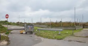 Бариери блокират достъп до улица на 50 семейства в „Чародейка“