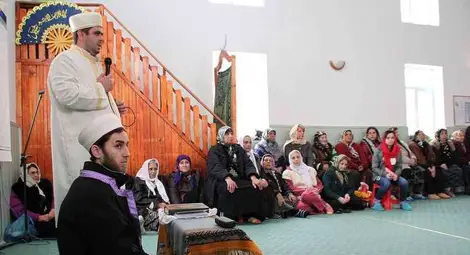 Двама ходжи и мюфтията се молиха за Доган в Търново по депутатска идея Двама ходжи и мюфтията се молиха за Доган в Търново по депутатска идея