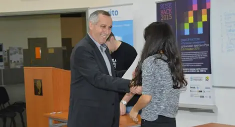 Софтуер проверява дали домашното е преписано от интернет /галерия/