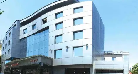 Частен изпълнител продаде на търг части от комплекс &bdquo;Космополитън&ldquo;