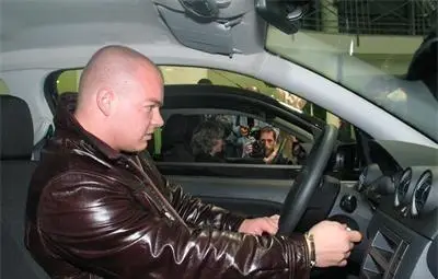 Жената на Милен Добрев ридае над ковчега му и не може да си прости раздялата