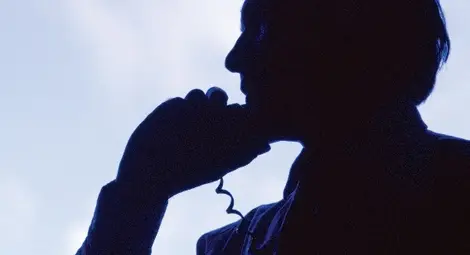 Няма кой да спаси жена от заплахите с убийство на психично болния й брат