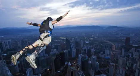 Американският екстремен спортист Дийн Потър загина след скок с парашут