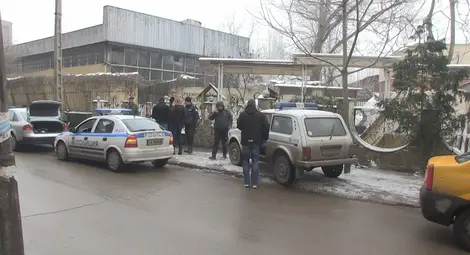 Задържаха 30-годишен с пакетчета неустановена дрога