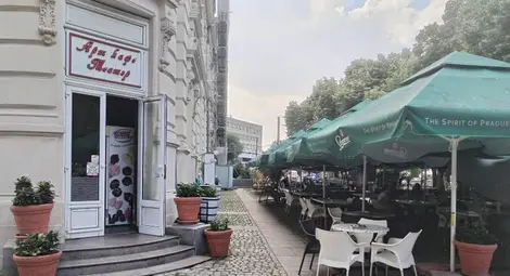 Наемателят на оборотното „Арт кафе“ в Доходното оспорва новите условията за даване под наем Наемателят на оборотното „Арт кафе“ в Доходното оспорва новите условията за даване под наем