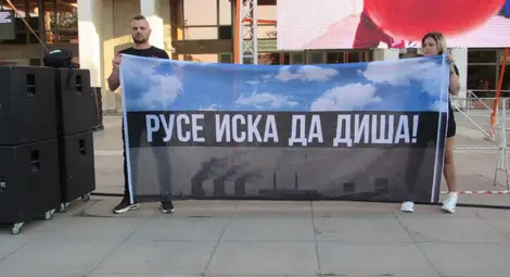Протестът за чист въздух в Русе: Спим на смени, за да не се отровим през нощта