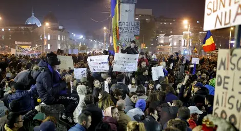 Хиляди протестират в цяла Румъния срещу корупцията