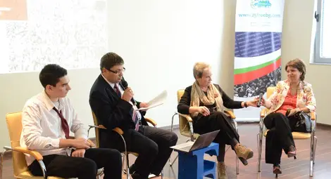 Призракът на комунизма надникна в дискусията &bdquo;25 години по-късно&ldquo;