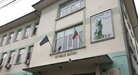 Турбуленциите в русенското училище &bdquo;Иван Вазов&ldquo; стигнаха до парламента