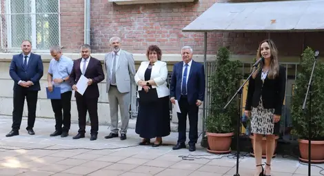 Драгомир Драганов: Професионалната гимназия по икономика и управление е призвана да възпитава млади хора със свободен дух и любопитен ум Драгомир Драганов: Професионалната гимназия по икономика и управление е призвана да възпитава млади хора със свободен дух и любопитен ум