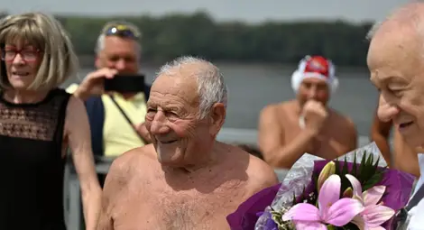 9 километра за 90-ия си юбилей преплува ветеранът Тодор Керчев-Пана
