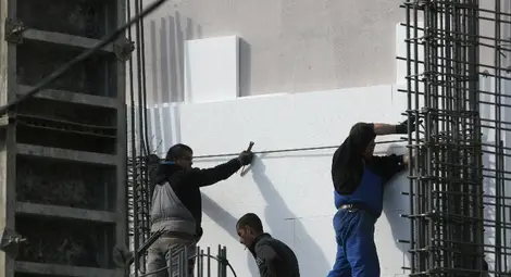 Надзорът на безплатното саниране се оказа платен Надзорът на безплатното саниране се оказа платен