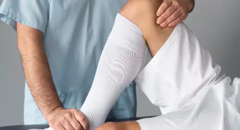 Известният германски ортопед и травматолог д-р Клаус Йохан пак  ще преглежда и ще оперира в екип в болница Медика