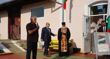 Две могили празнува Независимостта на гарата, където историческият манифест е изготвен и подписан от Фердинанд