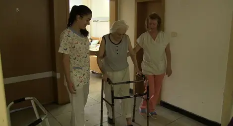 Ортопедите, платили нова става на пациентка: И друг път сме подпомагали, защото това е в традициите и разбиранията на нашата клиника