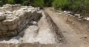 Накити и 150 монети откриха  при разкопките в Червен