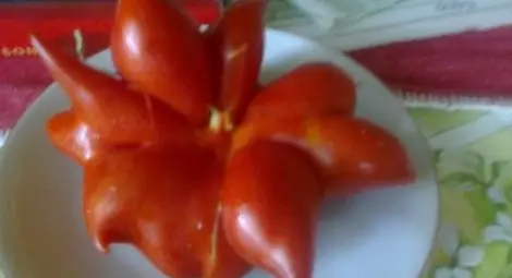 Роди се домат-чудо в градината на българка