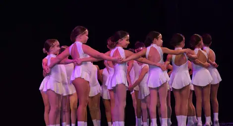 "Фрийдъм" се качи за пръв път на голямата сцена в Доходното здание с коледния спектакъл "Заедно" /галерия/