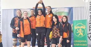 Щангистите номер 1 при мъжете и жените на държавното в Карлово