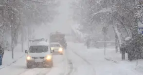 Окрадени и разкривени огради срещу сняг допълнително влошили положението по пътищата