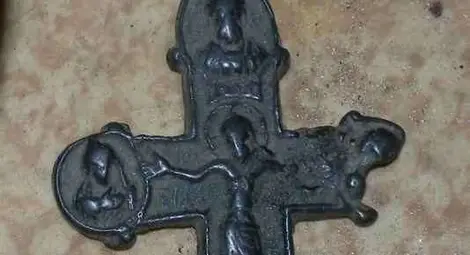 Арести в Русе разплитат международна мрежа за търговия на черно с антики /галерия/