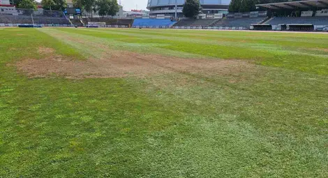 Теренът на Градския стадион пострадал заради проблем с поливната система