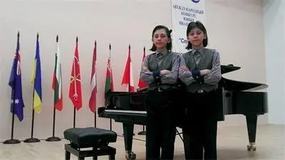 Скандал между бащата на Хасан и Ибрахим и доброволната им мениджърка